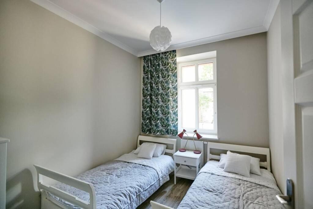 Bezowy Apartament De Lux Dla 4 Osob Chorzow Katowice Exterior foto